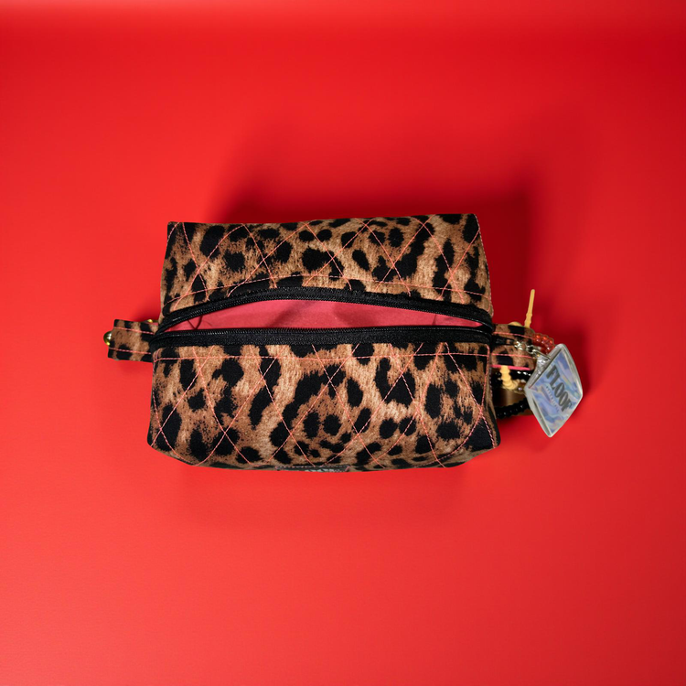 Necessaires