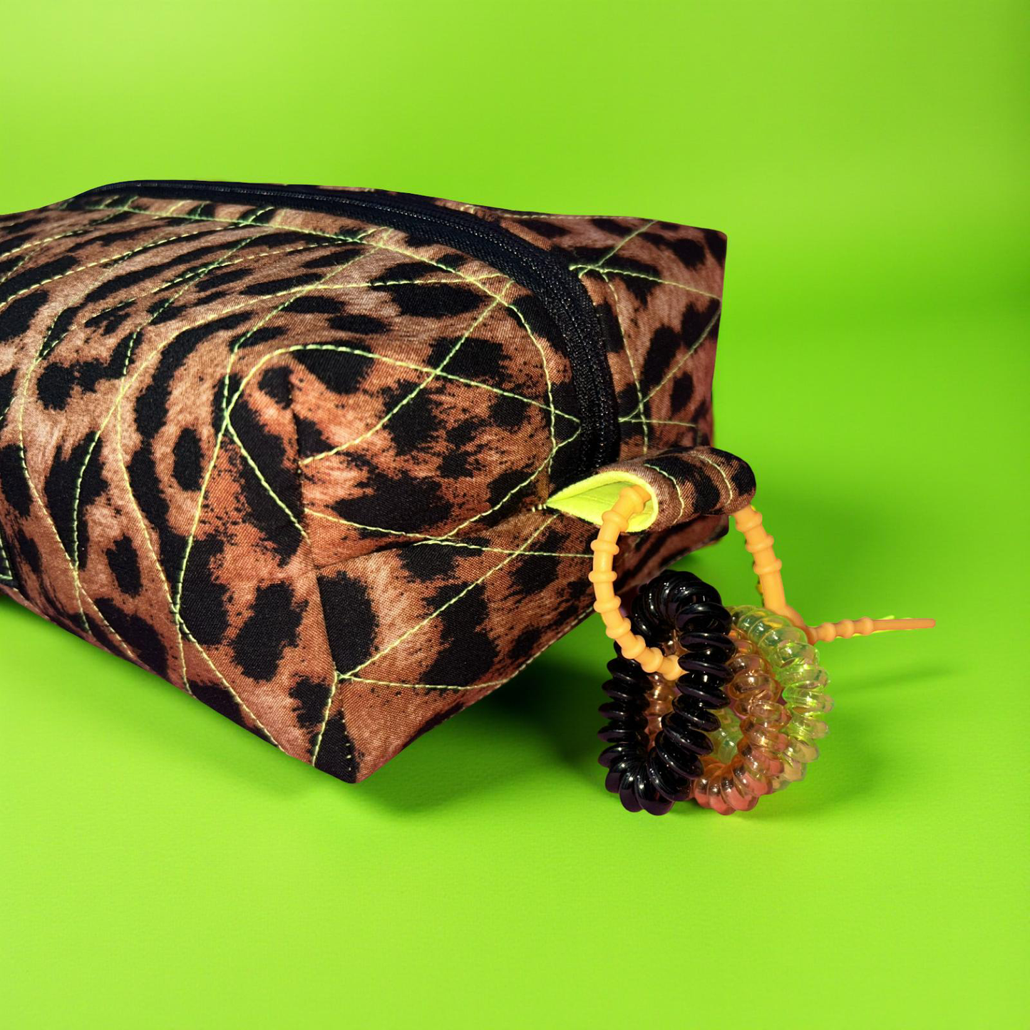 Necessaire Onça Neon